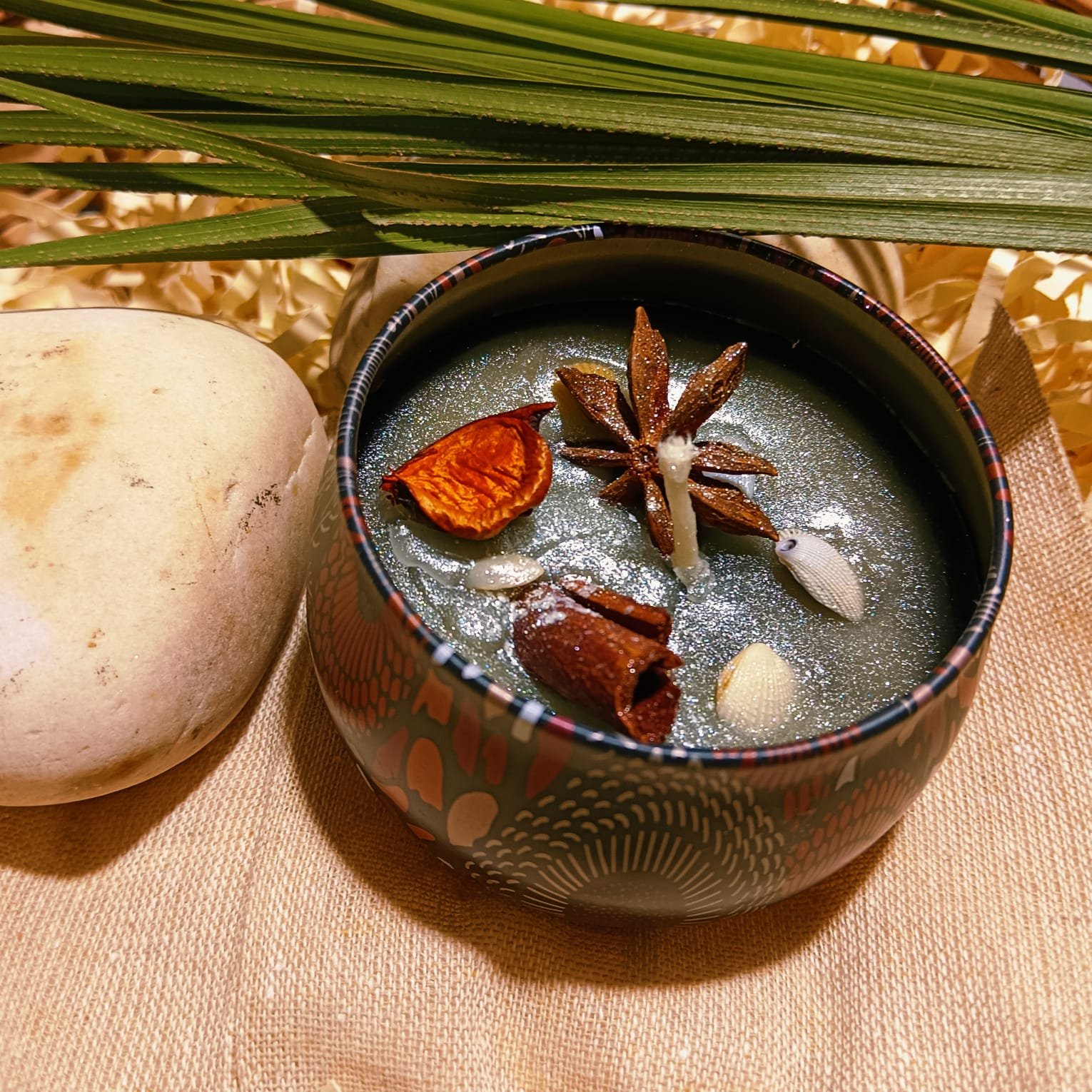 Tin jar(Black oudh candle)